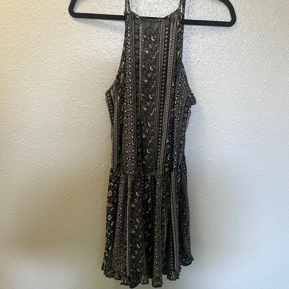 Boho NWOT romper with pockets - Picture 2 of 6